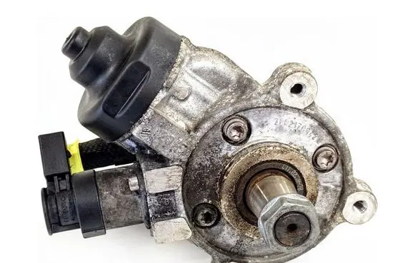 Volkswagen Caddy Fuel injection high pressure pump 04L130755E