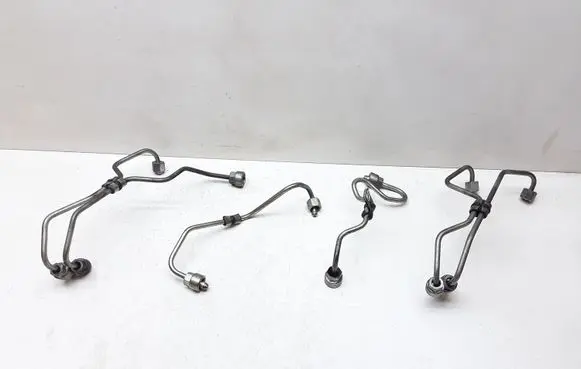 Volvo V70 Fuel injector supply line/pipe 