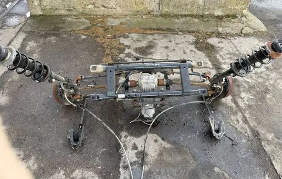 Dacia Duster Rear axle beam with reductor 383002A01A