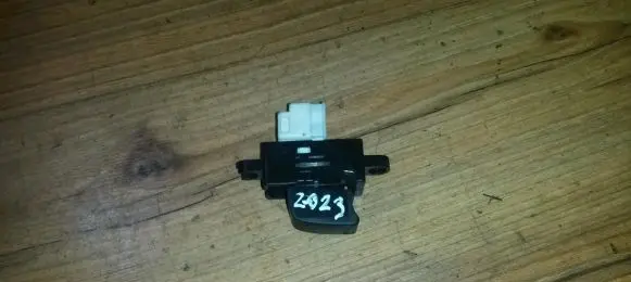 Nissan Almera Tino Electric window control switch 4210z Nenustatyta