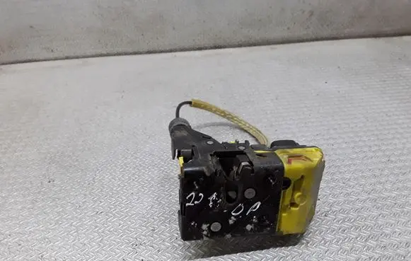 Volvo S60 Front door lock 8650547