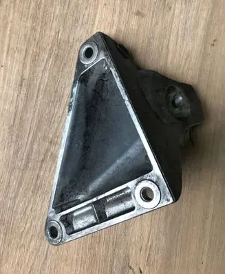 BMW 5 E60 E61 Engine mounting bracket 6761149