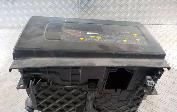 Battery box tray