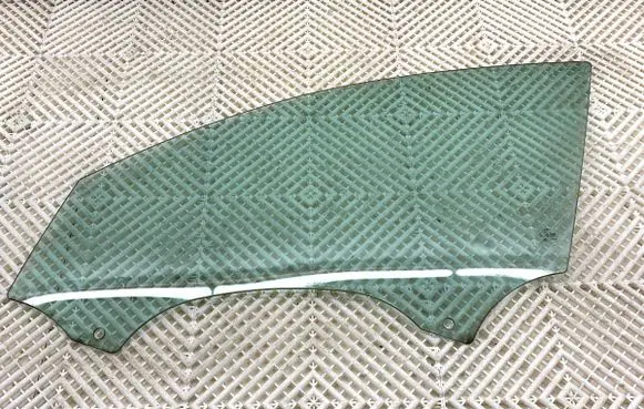 Audi A6 S6 C7 4G Front door window glass four-door 