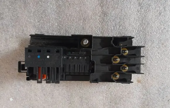 Mercedes-Benz E W211 Relay mounting block A2115452301 2115452301