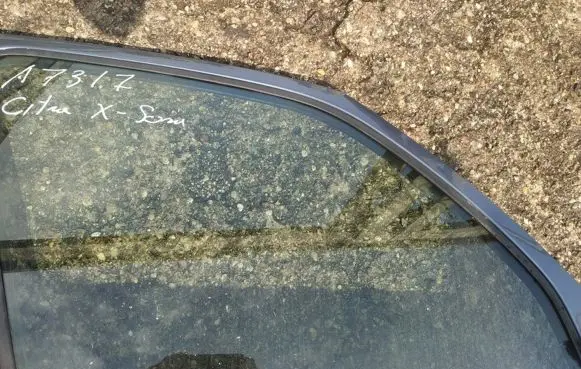 Citroen Xsara Picasso Front door window glass four-door
