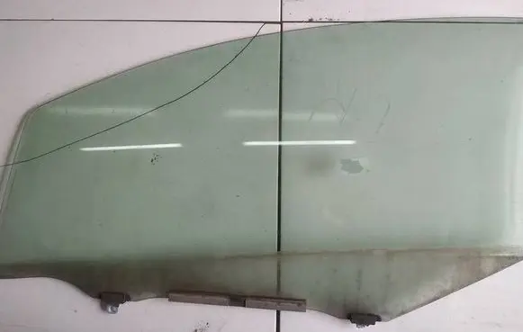 Toyota Yaris Front door window glass four-door AS2