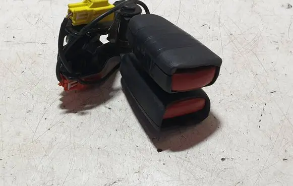 Volvo XC70 Rear seatbelt buckle 30897035