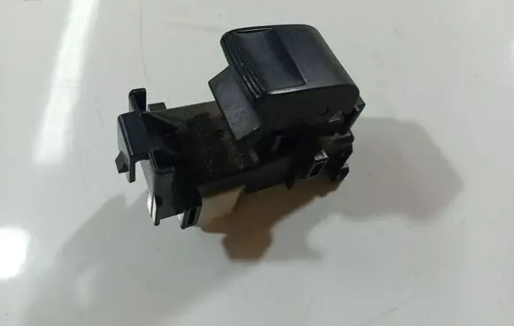 Toyota Auris 150 Electric window control switch 1928296