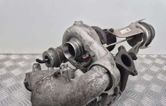 Mercedes-Benz C W204 Turbo A6510906180 A6510902880 A6510905780
