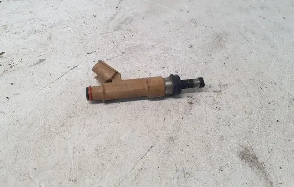 Toyota Auris 150 Fuel injector 232500T030