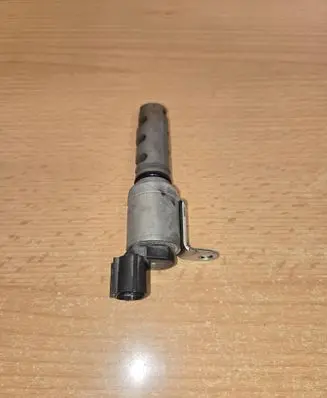 Toyota Prius (XW50) Camshaft vanos timing valve 337010