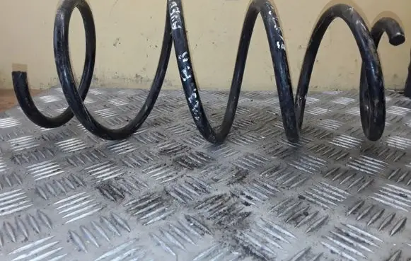 Toyota Avensis T270 Front coil spring NOCODE
