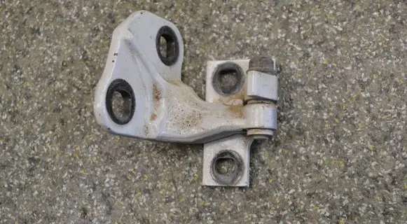 BMW 7 E65 E66 Rear door lower hinge 7017817