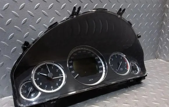 Mercedes-Benz E W212 Speedometer (instrument cluster) A2129004104 A2125400548 A2129023402