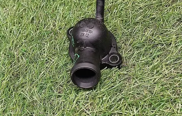 Audi A3 S3 8V Engine coolant pipe/hose 04L121131AA