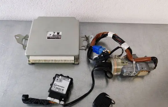 Subaru Forester SG Engine ECU kit and lock set 22611AJ160 A18000R1U
