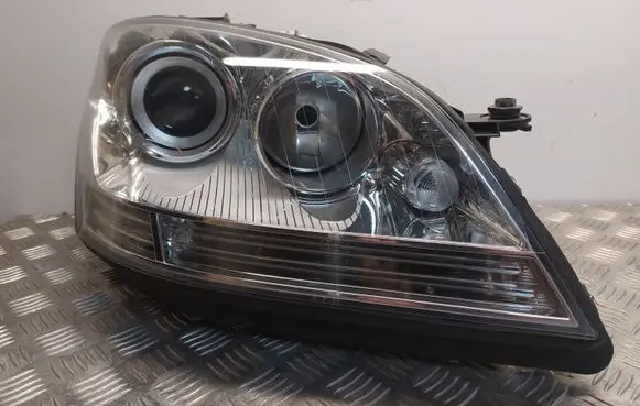 Mercedes-Benz ML W164 Headlight/headlamp