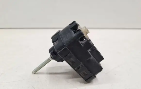 Headlight level adjustment motor