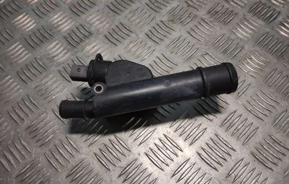 Volkswagen Touran I Engine coolant pipe/hose 038121132