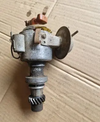 Volkswagen Jetta I Spark distributor 049905205D 0231176070
