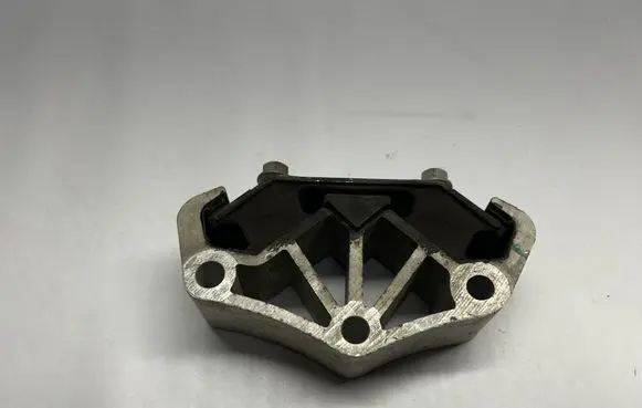 Ford Mustang VI Gearbox mount FR3C7E373A X00658