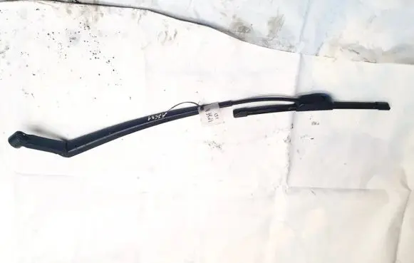 Front wiper blade arm