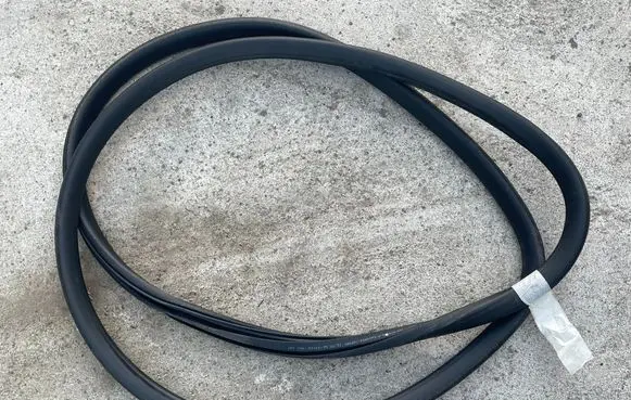 Opel Zafira C Front door rubber seal 13259937