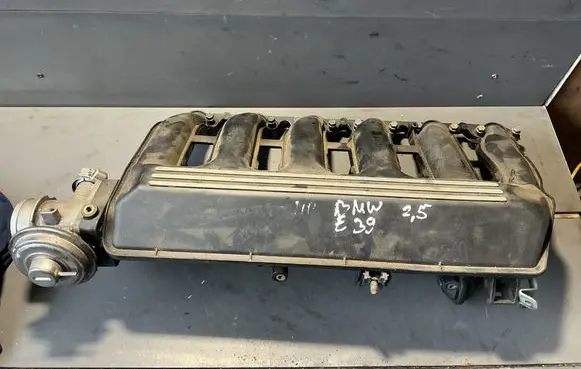 BMW 5 E39 Intake manifold 7785554