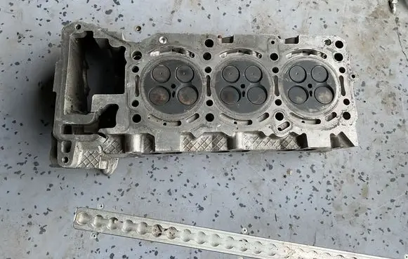 Mercedes-Benz E W212 Engine head R642016