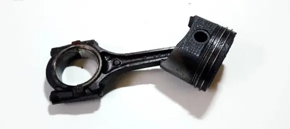Hyundai Coupe Piston with connecting rod