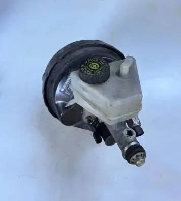 Mercedes-Benz C W203 Brake booster A0054304730 03784920014