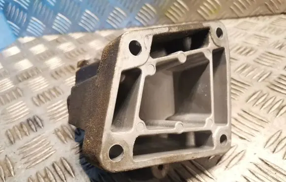 Mercedes-Benz Vito Viano W639 Engine mounting bracket 6422232804