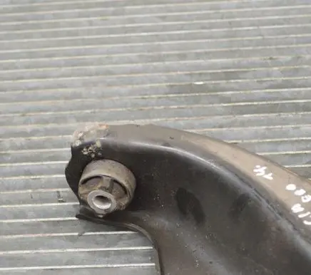 Dacia Sandero Front lower control arm/wishbone 545017081R