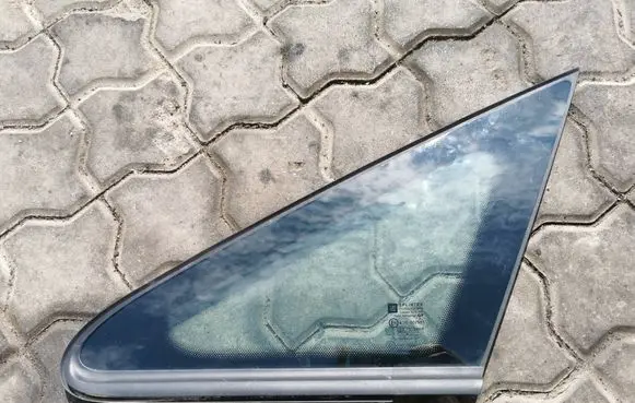 Opel Zafira B Front triangle window/glass DOT24AS2M19 43R007951 E000255