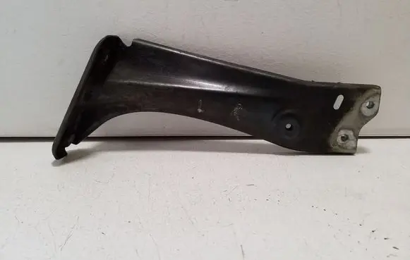 Fender mounting bracket