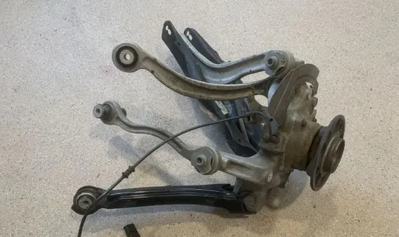 Rear wheel hub spindle/knuckle