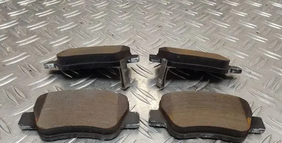 Toyota Avensis T270 Brake pads (rear) 