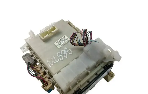 Toyota Yaris Fuse box set 827300D260 09909J28