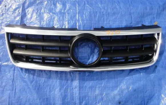 Volkswagen Touareg I Front bumper upper radiator grill
