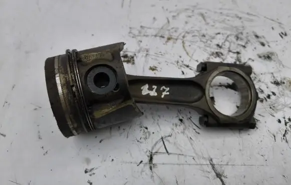 Volvo V50 Piston with connecting rod