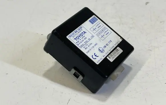 Toyota Corolla Verso AR10 Door control unit/module 61B168000