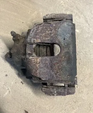 Toyota Avensis T220 Front brake caliper