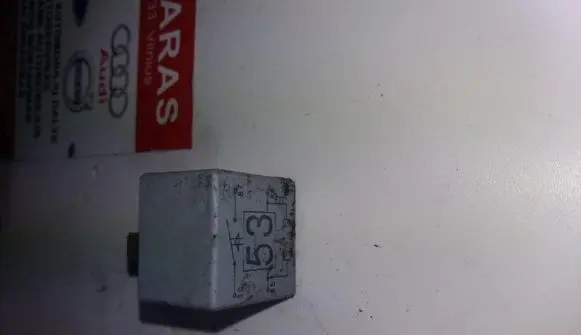 Volkswagen PASSAT B5 Other relay 141951253B