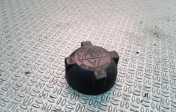 Volkswagen I LT Coolant expansion tank/reservoir cap 171121321D