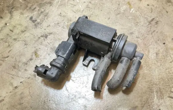 Ford Fiesta Turbo solenoid valve H6BC9F490CA 4012882 1923026