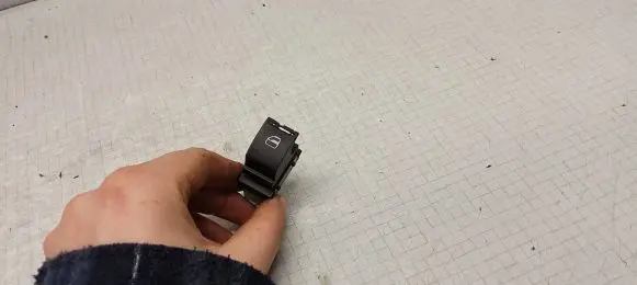 Volkswagen PASSAT B6 Electric window control switch 1F0959859