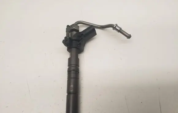 Mercedes-Benz E C207 W207 Fuel injector A6420701187