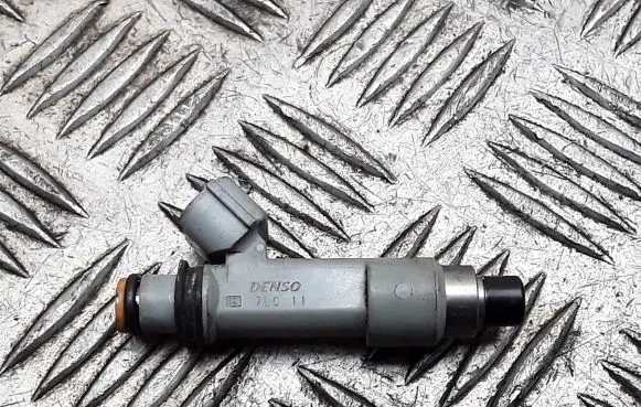 Suzuki Grand Vitara II Fuel injector 2975000540
