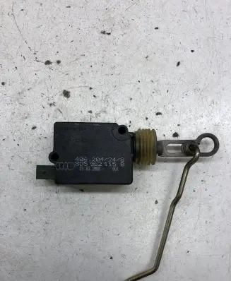 Audi A4 S4 B5 8D Tailgate boot lock/latch motor 8D5962115B